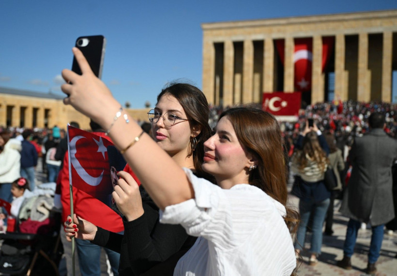 Millet Ata'sına koştu - Resim: 10