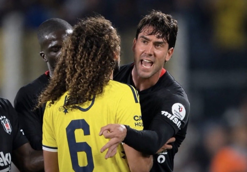 Vlahovic’in derbide yaptığı hareket başına bela oldu! TFF 4 maç ceza vermişti - Resim : 1