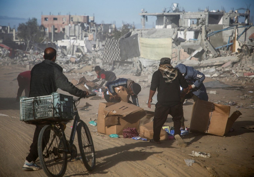 Gazze'de en acı görev: Sevdiklerinin bedenlerini enkaz altında arıyorlar - Resim: 7