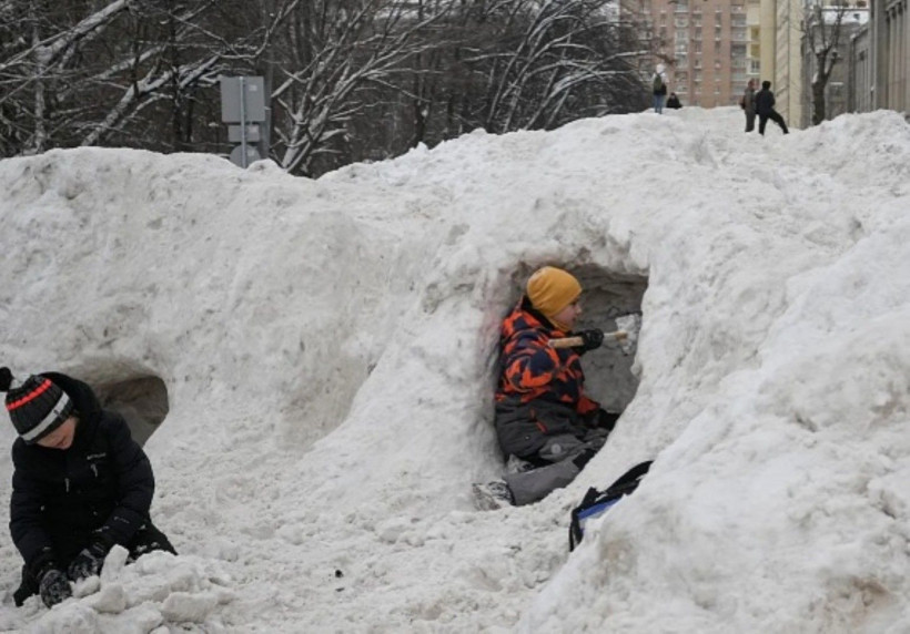 Böyle kar yağışı görülmedi: Apartmanlar bile kara gömüldü - Resim: 10