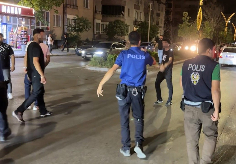 Alkollü sürücünün yakınları ortalığı birbirine kattı: 12 gözaltı - Resim: 5