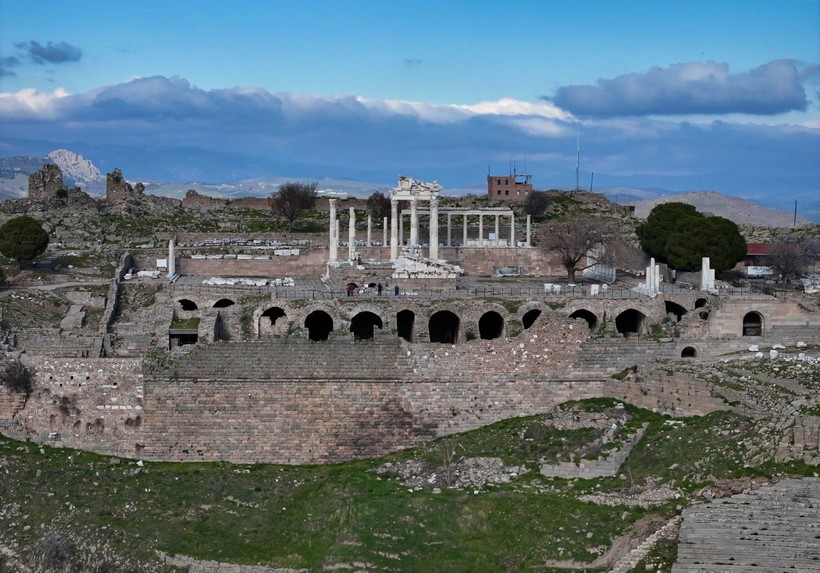 Pergamon'da "Mozaikli Ev" gün yüzüne çıkarılıyor - Resim: 15