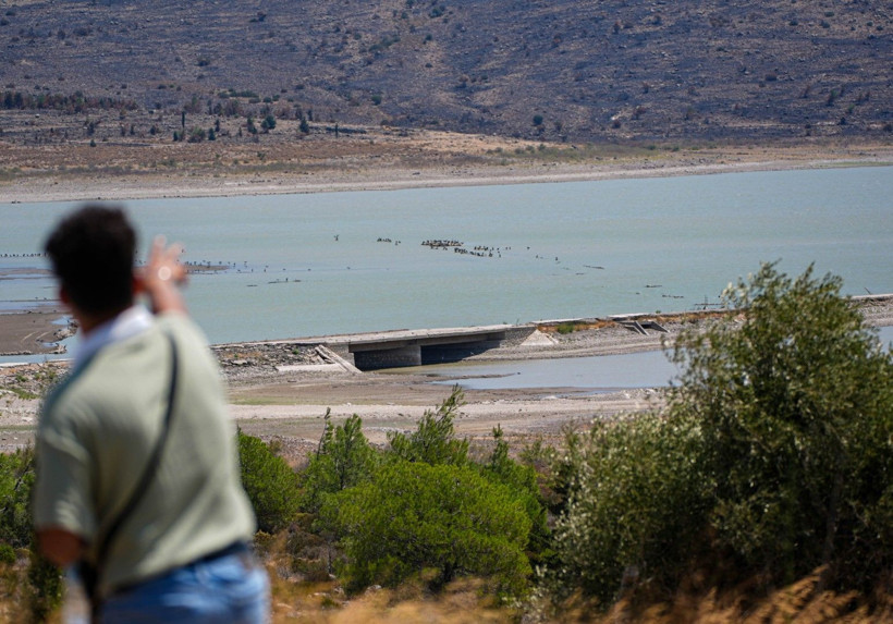 İzmir S.O.S. veriyor: Baraj kurudu, artık yürümek mümkün - Resim: 1
