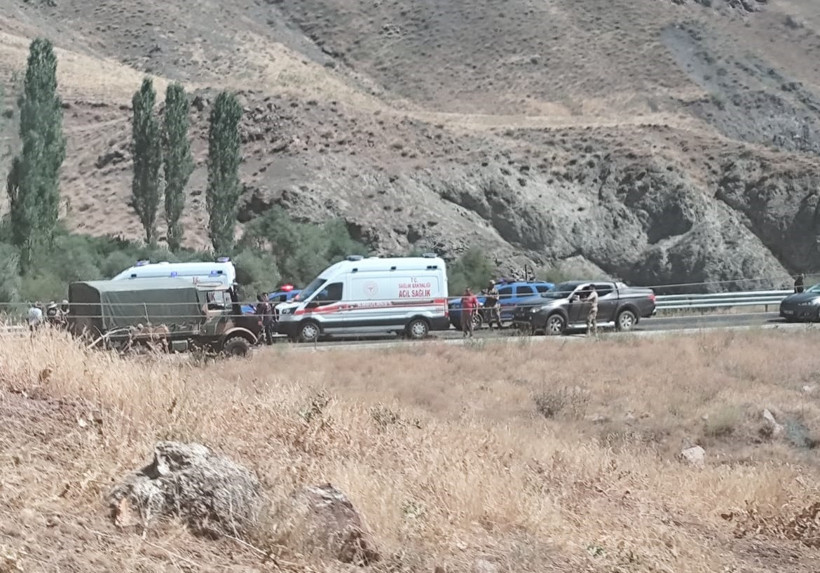 Hakkari'de feci kaza: 4 ölü, 2 yaralı - Resim : 2