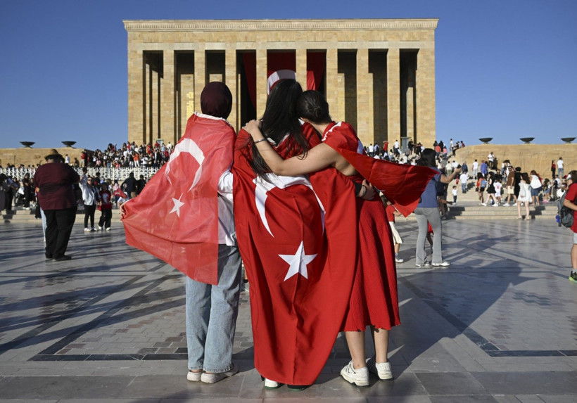 Millet Ata'sına koştu - Resim: 14