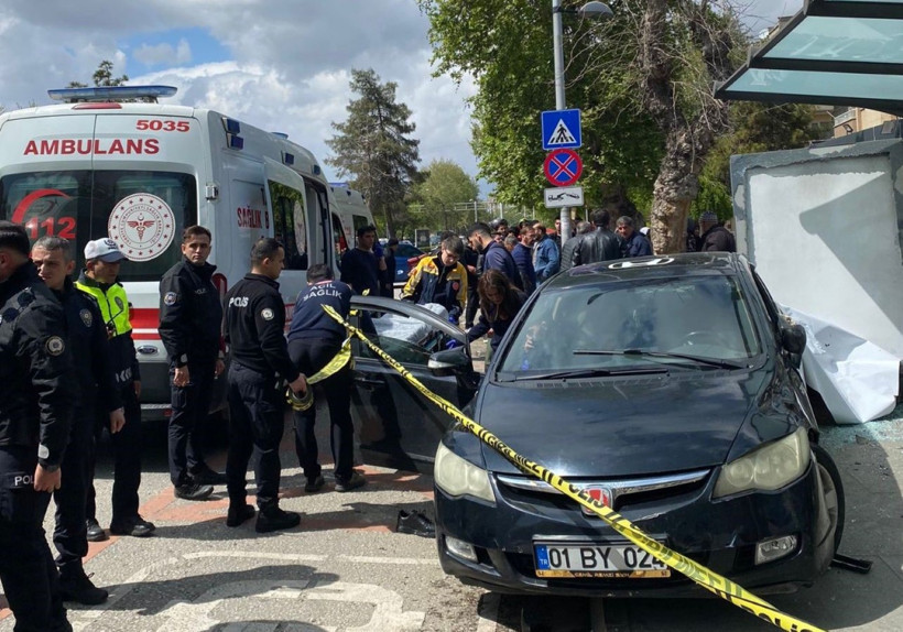 Otobüs beklerken yaralandılar - Resim : 1