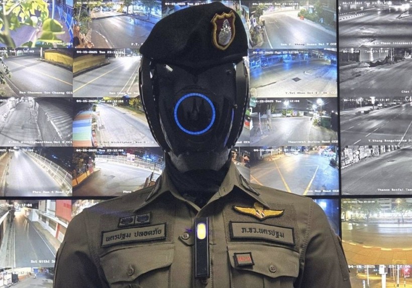 Üniformalı robot polis görevde - Resim: 4