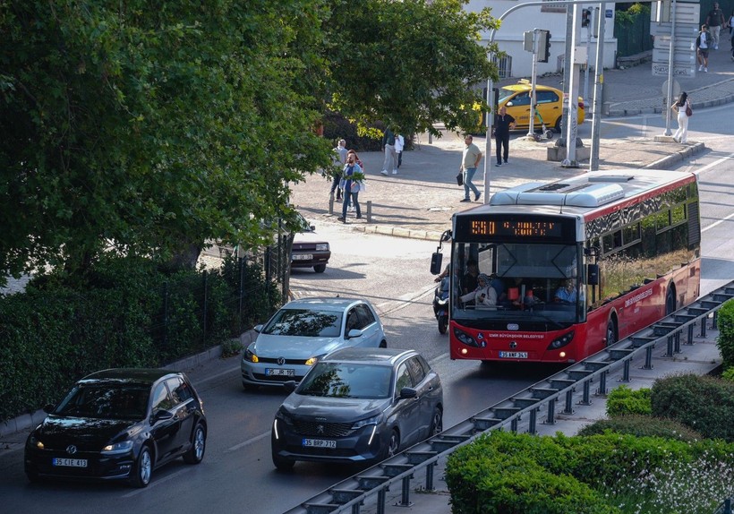 İzmir'de hizmetler aksadı, Tugay'dan çağrı geldi - Resim: 5