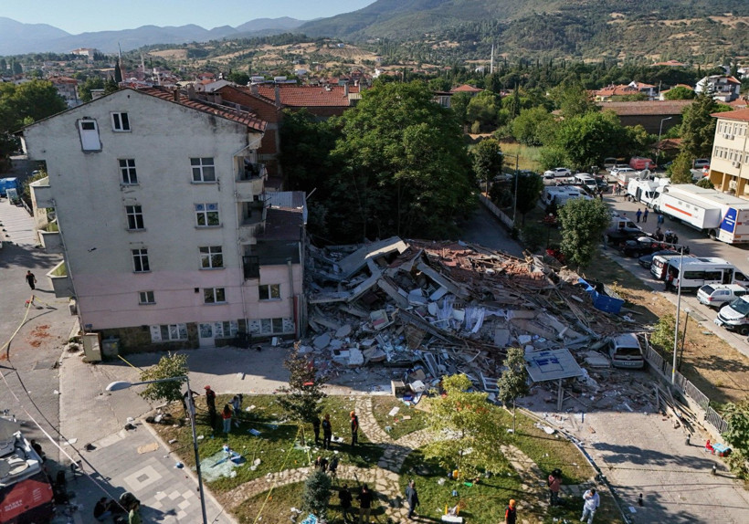 Balıkesir Sındırgı depreminden can yakan kareler - Resim: 43