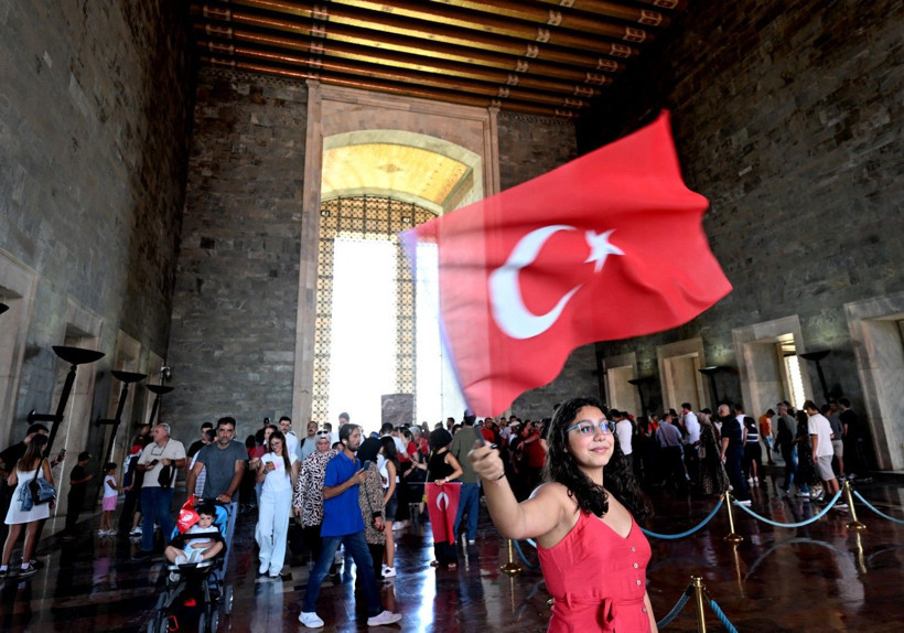 Millet Ata'sına koştu - Resim: 1