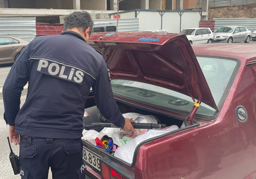 Bıçaklanan koca, eşini adliye önüne pompalı tüfekle beklerken yakalandı - Resim : 3