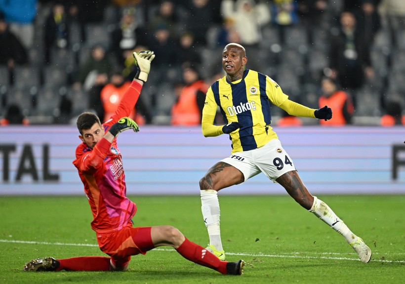 Fenerbahçe’nin yeni yıldızı Talisca, ilk golünü attı - Resim : 2