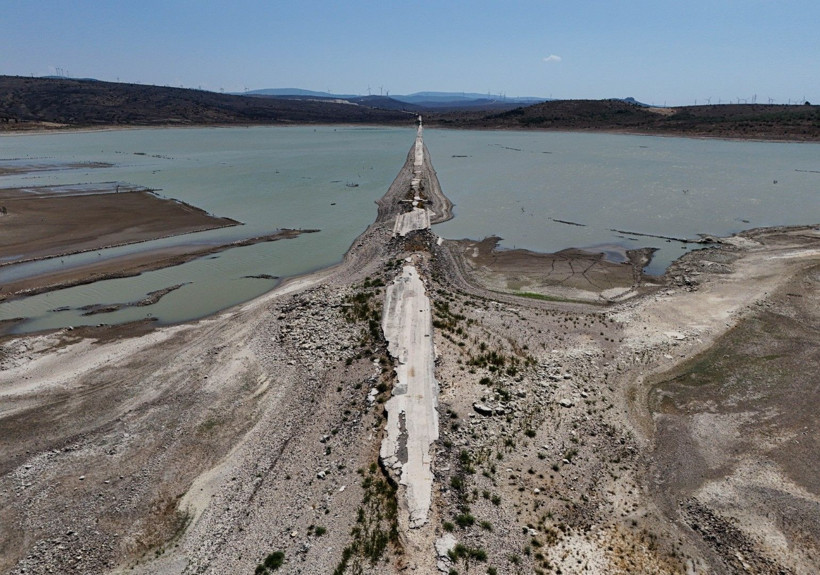 İzmir S.O.S. veriyor: Baraj kurudu, artık yürümek mümkün - Resim: 5