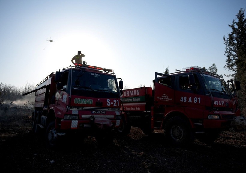 Sabaha kadar alevlerle mücadele ettiler - Resim: 6