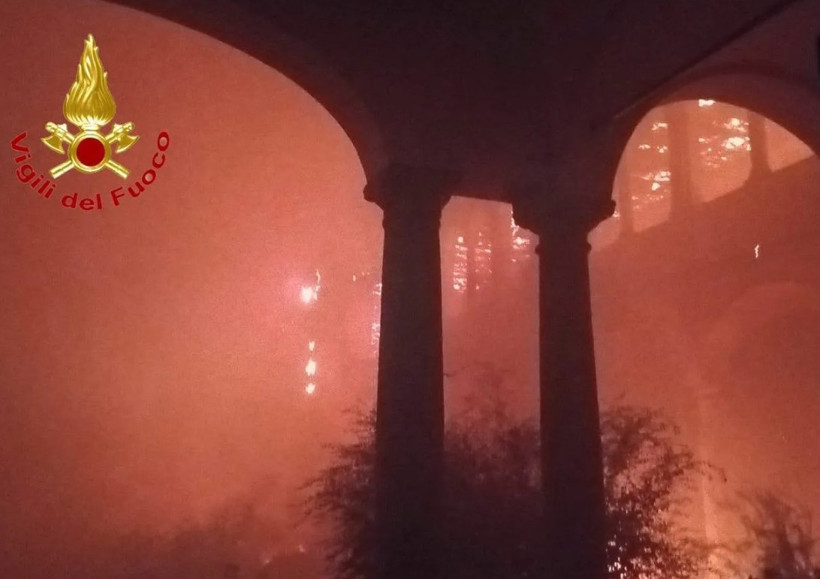 400 yıllık manastır kül oldu - Resim : 1