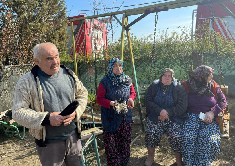 Bir gecede her şeylerini kaybettiler: Geriye sadece üzerlerindekiler kaldı - Resim : 1