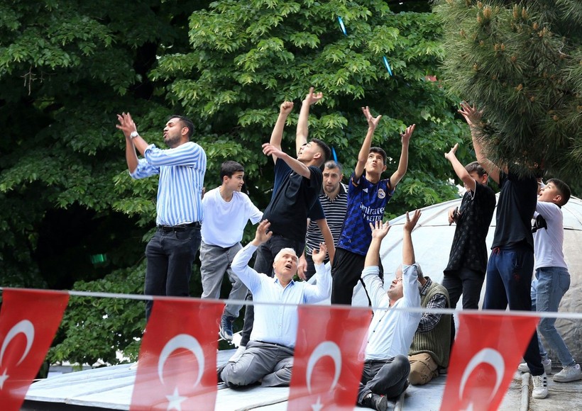 485 yıllık gelenek! 8 ton mesir macunu saçıldı - Resim: 25