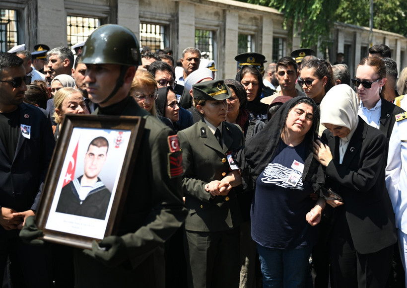 Susuzluktan şehit olan Mehmetçiklere veda - Resim : 2