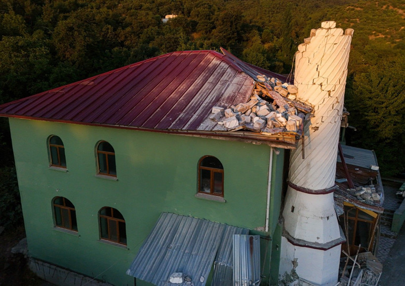 Balıkesir Sındırgı depreminden can yakan kareler - Resim: 31