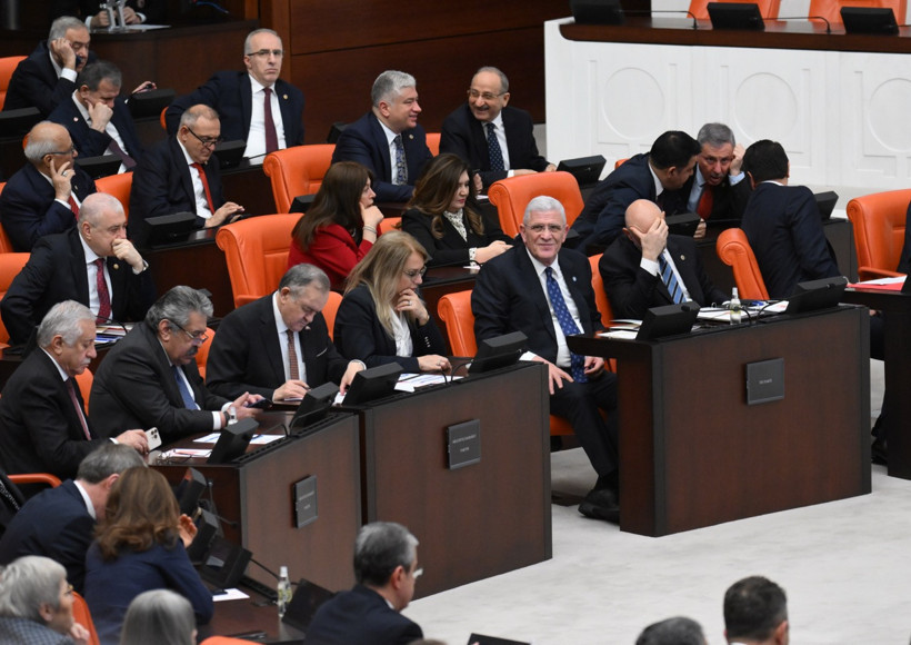 23 Nisan oturumunda Meclis’te sıralar boş kaldı, MHP ile DEM selamlaşmadı - Resim : 1