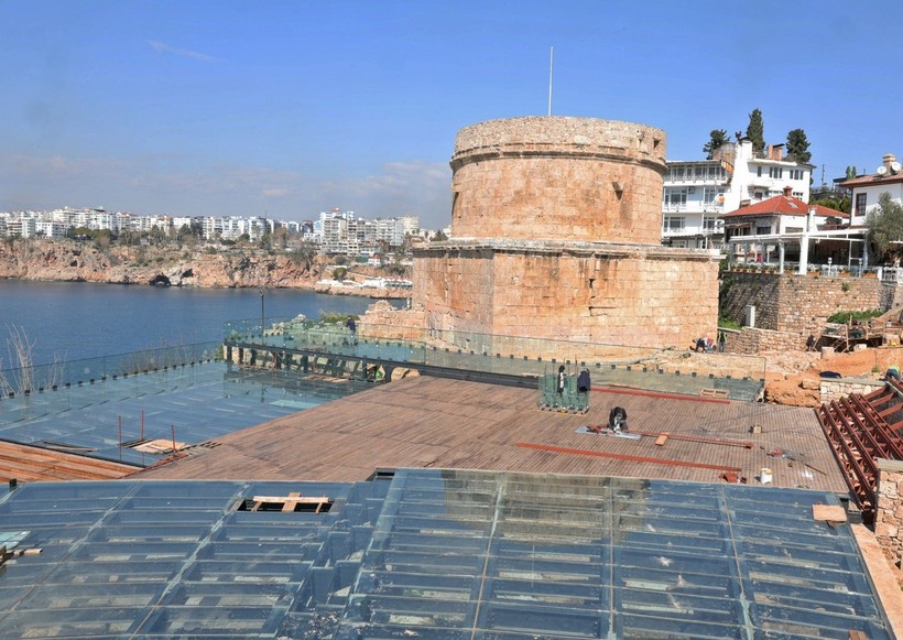 Antalya Hıdırlık Kulesi kazılarında yazıtlı mozaik bulundu - Resim: 4