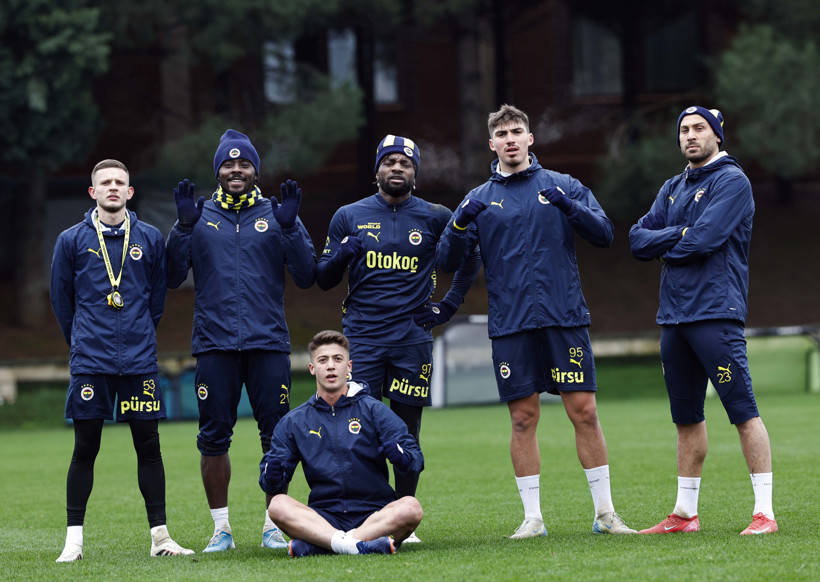 Mourinho'dan sürpriz hazırlığı: Kritik maç için 11'i belirledi - Resim : 1