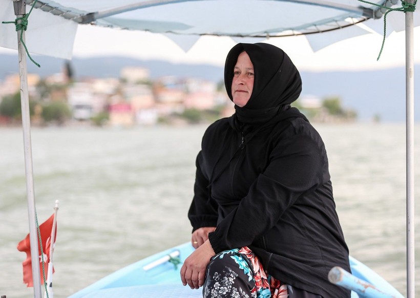 'Küçük Venedik' Gölyazı'nda kadın kaptanlar turizme yön veriyor - Resim: 18