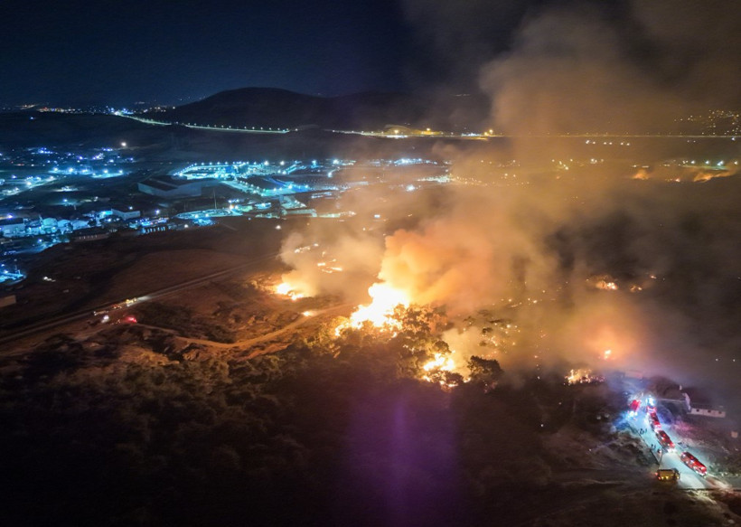 İzmir'de büyük yangın: Ormana sıçradı - Resim : 13