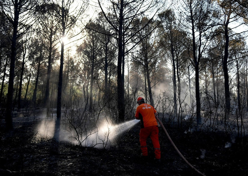 Sabaha kadar alevlerle mücadele ettiler - Resim: 9