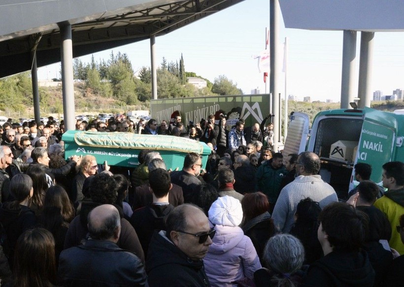 Ödüllü keman sanatçısı Laçin Akyol son yolculuğuna uğurlandı - Resim: 8