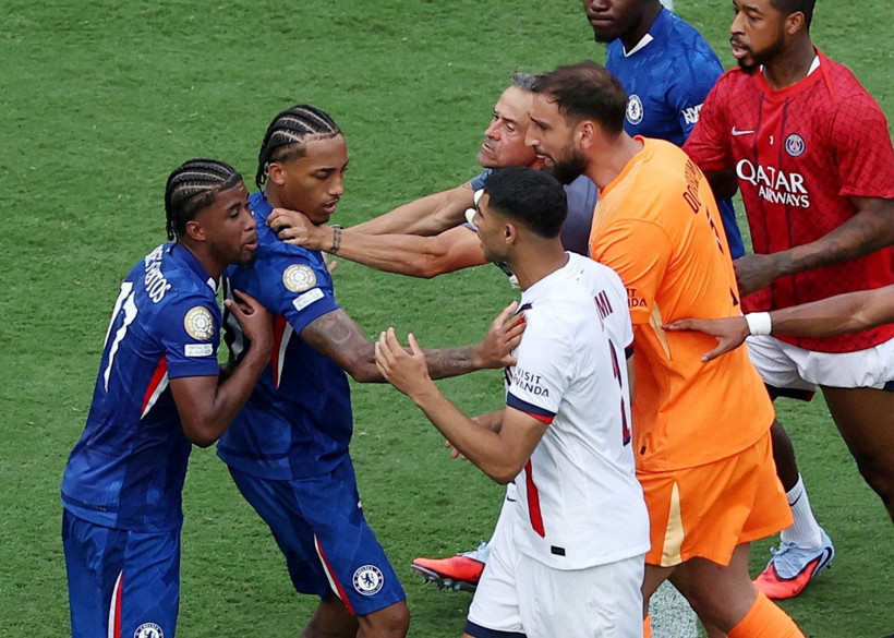 PSG-Chelsea finaline damga vuran kavga: Luis Enrique, Joao Pedro'yu yere indirdi - Resim: 2