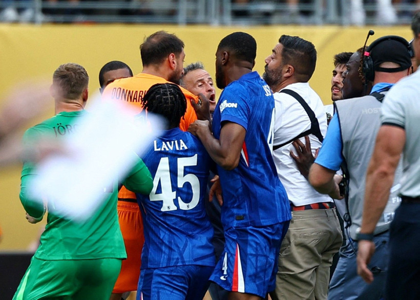 PSG-Chelsea finaline damga vuran kavga: Luis Enrique, Joao Pedro'yu yere indirdi - Resim: 12