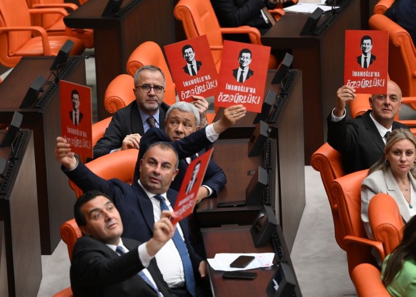 MHP lideri Bahçeli, TBMM Başkanı seçimlerinde oy kullandı - Resim: 38