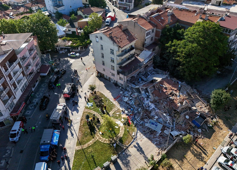 Balıkesir Sındırgı depreminden can yakan kareler - Resim: 45