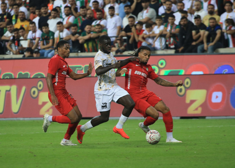 Amedspor'dan Başakşehir'e tarihi fark: Gift Orban şov yaptı - Resim : 1