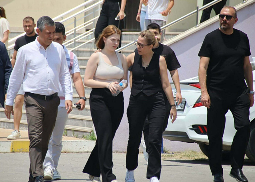 Özel, Zeyrek'in kızını sınav sabahı yalnız bırakmadı - Resim : 3