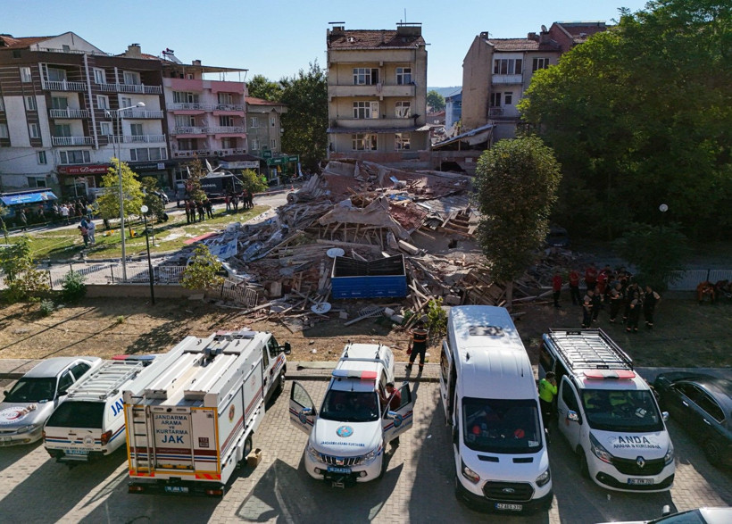 Balıkesir Sındırgı depreminden can yakan kareler - Resim: 44