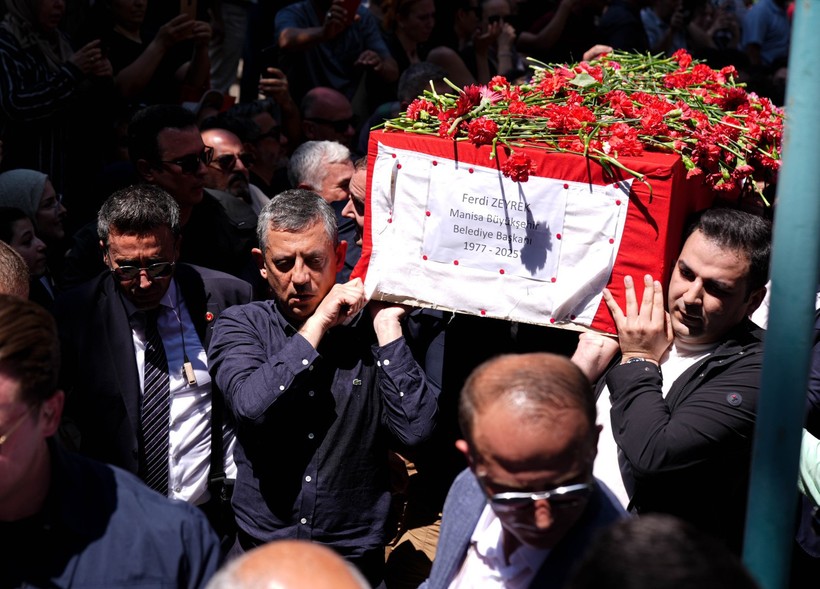 Ferdi Zeyrek'e veda: Gözyaşları sel oldu - Resim : 15