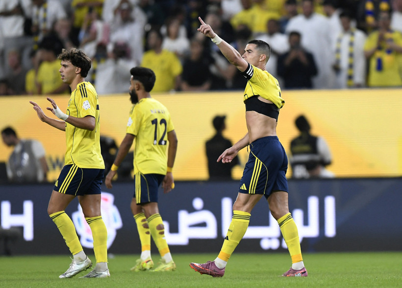 Aynı gecede iki efsane: Ronaldo’nun 949. golü, Messi’nin hat-trick’i! - Resim : 1