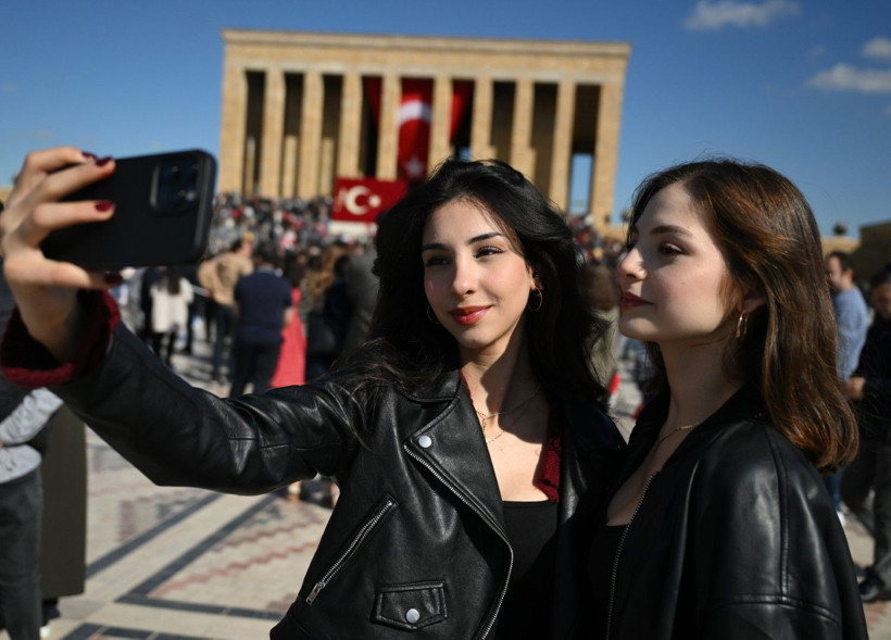 Millet Ata'sına koştu - Resim: 19