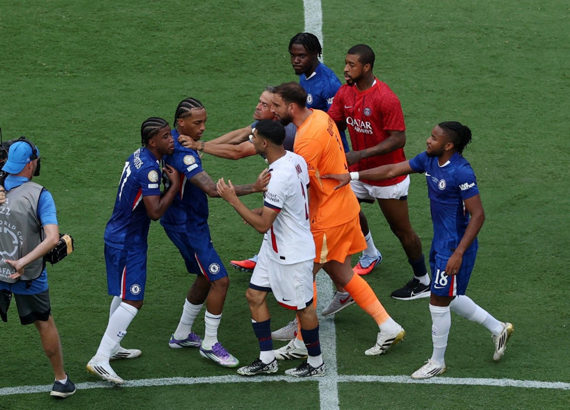 PSG-Chelsea finaline damga vuran kavga: Luis Enrique, Joao Pedro'yu yere indirdi - Resim: 15