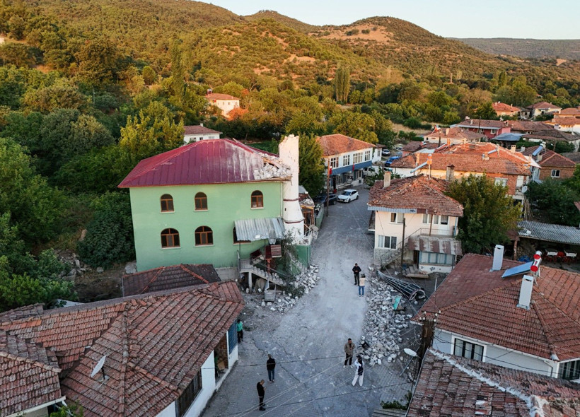 Balıkesir Sındırgı depreminden can yakan kareler - Resim: 26