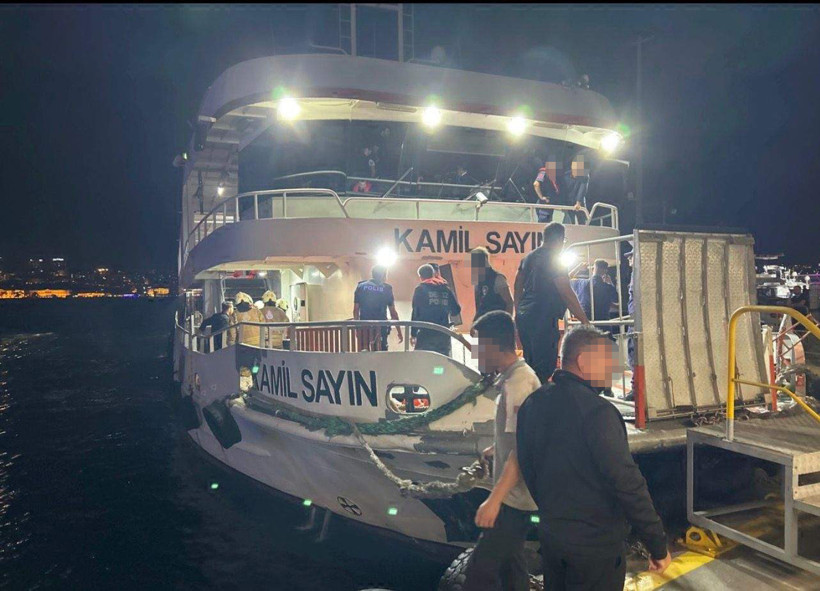 İstanbul Boğazı’nda yolcu vapuru ile gemi çarpıştı - Resim : 1