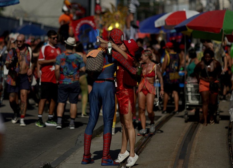 Dünyanın en büyük şovu Rio Karnavalı başlıyor - Resim: 9