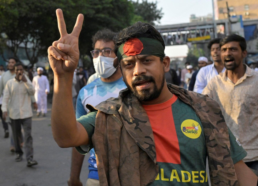 Eski başbakana idam kararı sokakları karıştırdı - Resim: 11