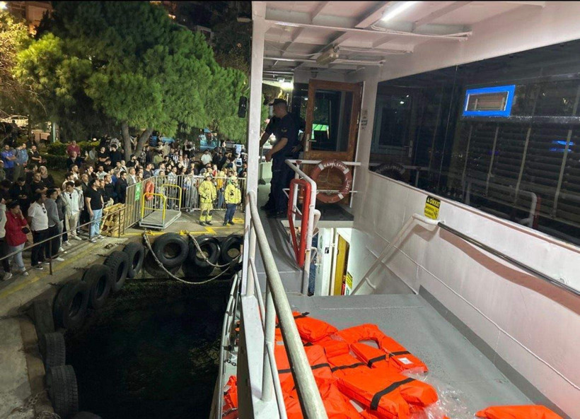 İstanbul Boğazı’nda yolcu vapuru ile gemi çarpıştı - Resim : 2