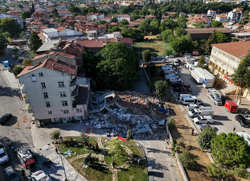 Balıkesir Sındırgı depreminden can yakan kareler - Resim: 48