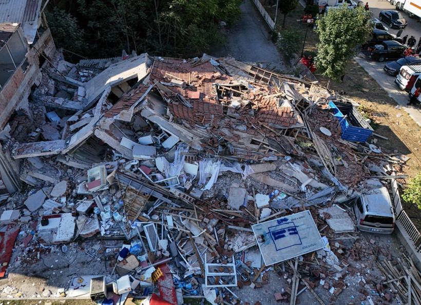 Balıkesir Sındırgı depreminden can yakan kareler - Resim: 51
