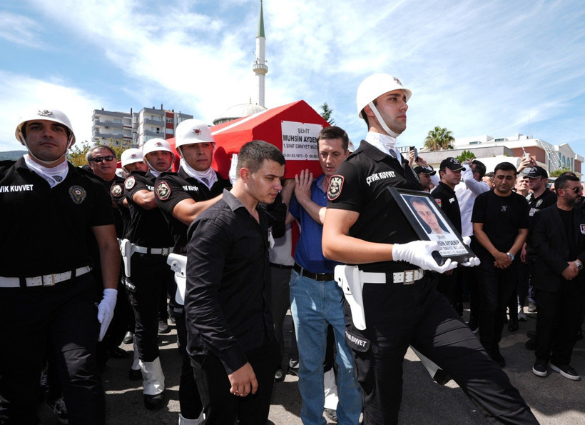 İzmir şehitlerini uğurladı, namazını babası kıldırdı - Resim: 15