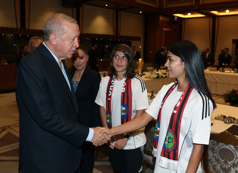 Kupayı Erdoğan'a götürdüler - Resim: 3